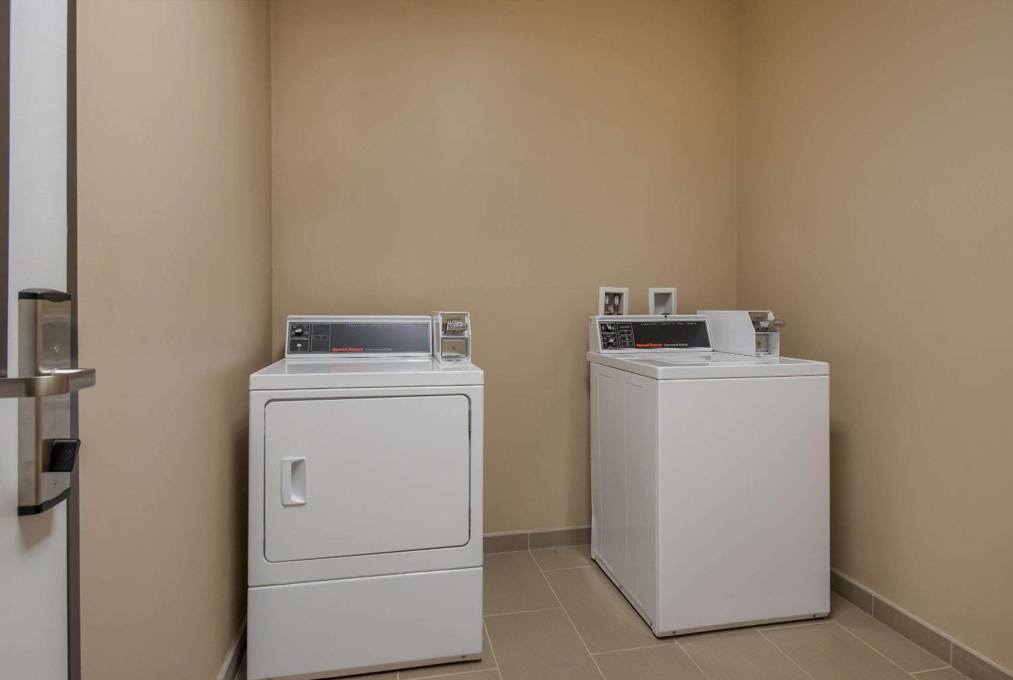 Comfort Inn & Suites Barnesville - Frackville Екстер'єр фото